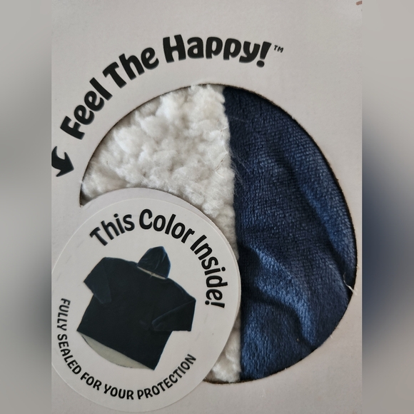 NWB THE COMFY ORIGINAL SHERPA-LINED WEARABLE HOODED BLANKET - Picture 3 of 6